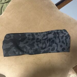 Lululemon Black Leopard Printed Nulu Fly Away Headband EUC